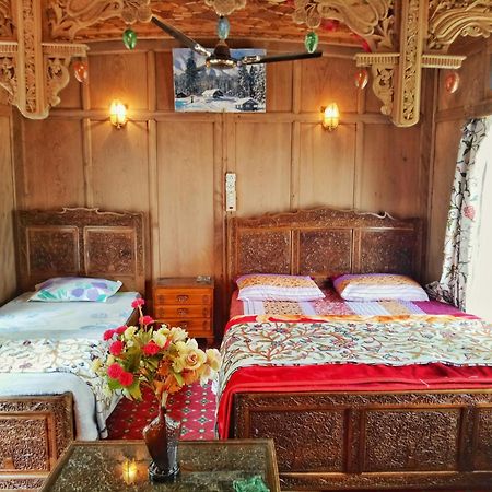 מלון Durgjan New Bul Bul Group Of Houseboats Srinagar מראה חיצוני תמונה