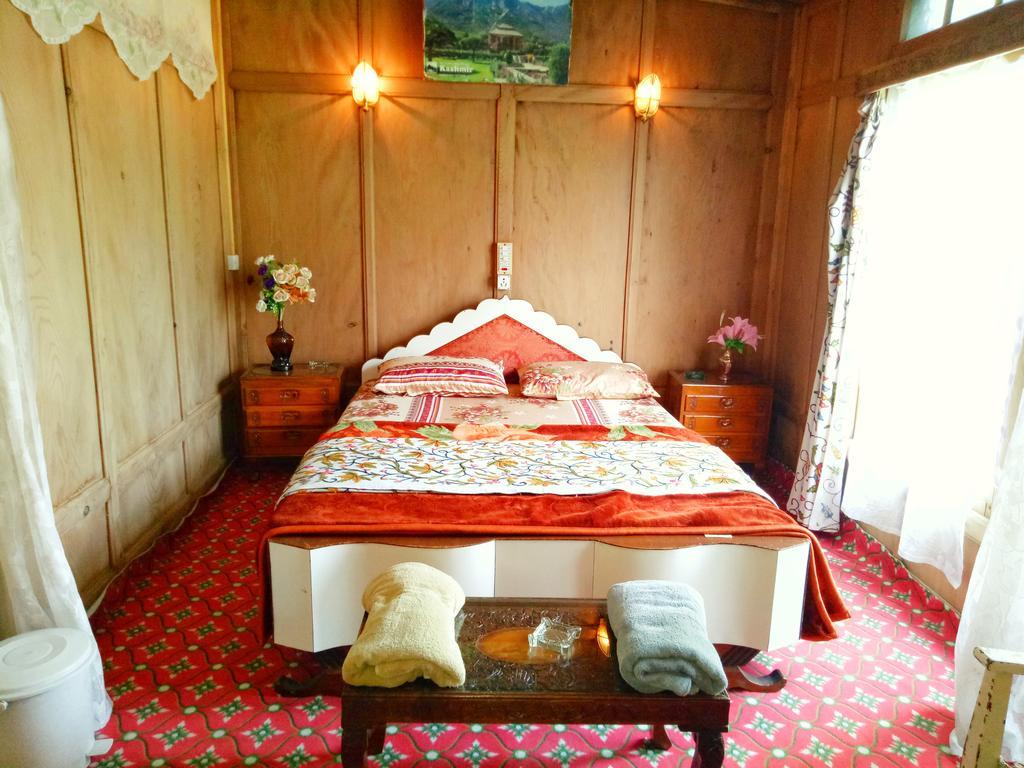 מלון Durgjan New Bul Bul Group Of Houseboats Srinagar מראה חיצוני תמונה