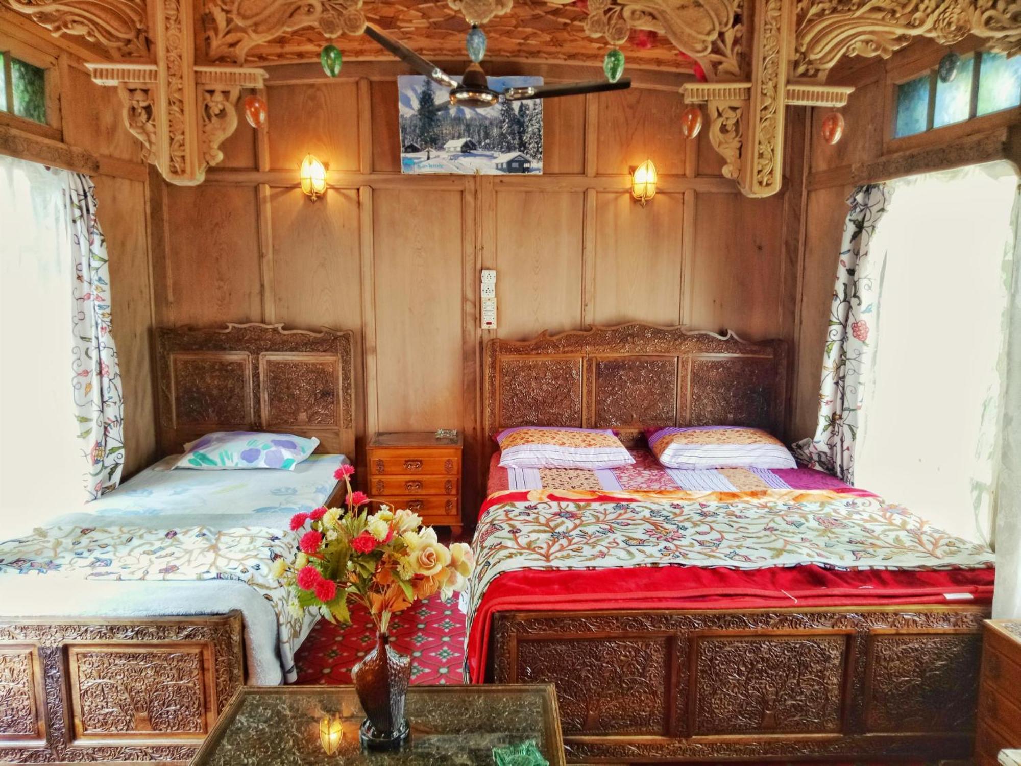 מלון Durgjan New Bul Bul Group Of Houseboats Srinagar מראה חיצוני תמונה