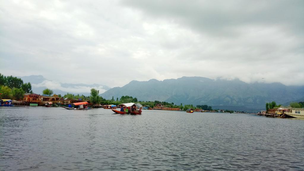 מלון Durgjan New Bul Bul Group Of Houseboats Srinagar מראה חיצוני תמונה