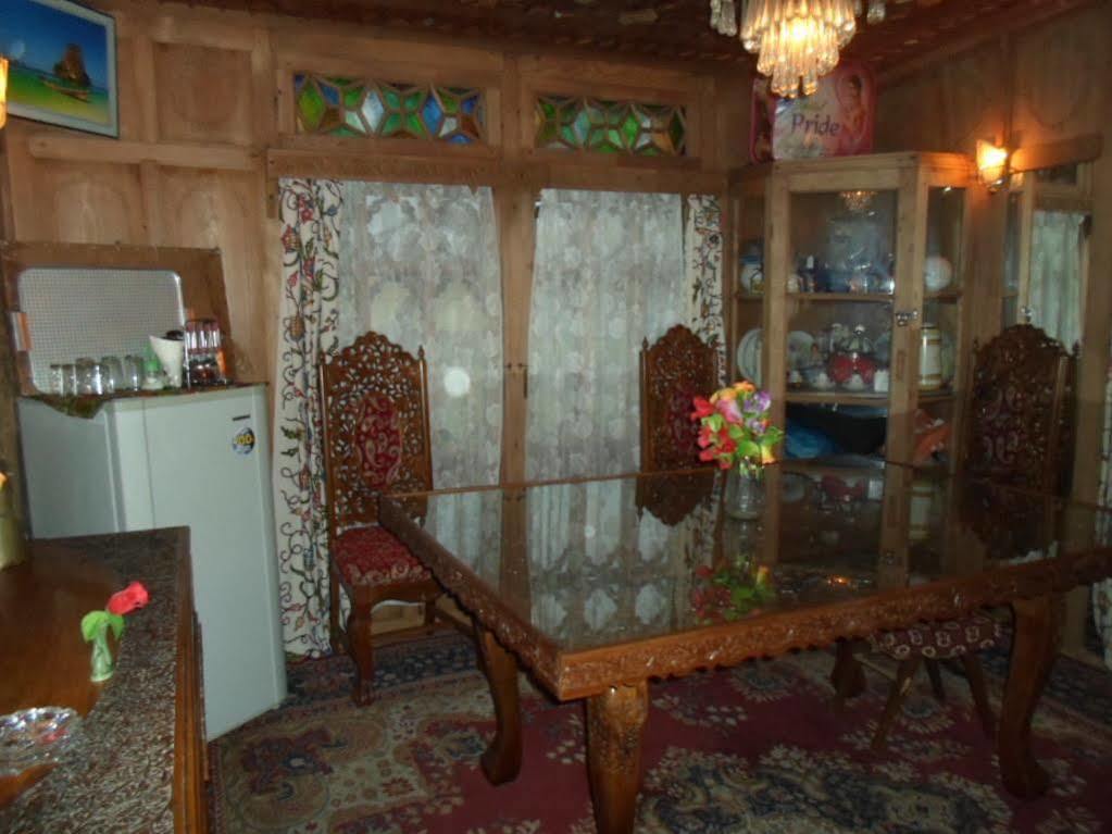 מלון Durgjan New Bul Bul Group Of Houseboats Srinagar מראה חיצוני תמונה