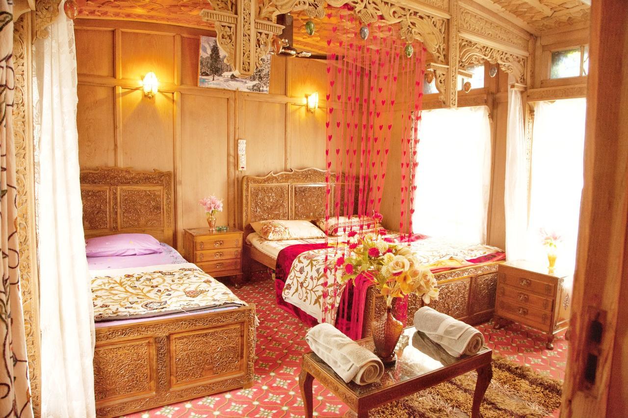 מלון Durgjan New Bul Bul Group Of Houseboats Srinagar מראה חיצוני תמונה