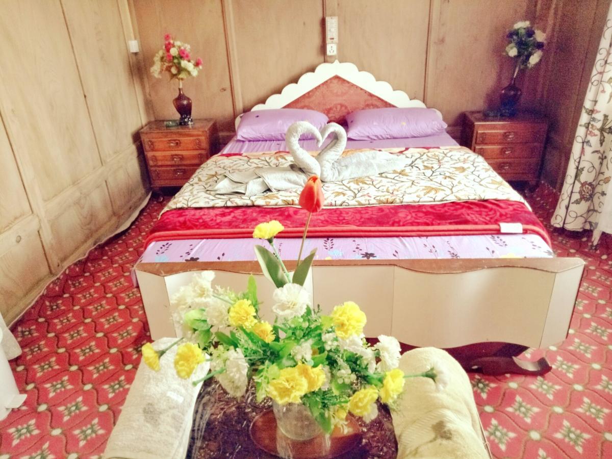 מלון Durgjan New Bul Bul Group Of Houseboats Srinagar מראה חיצוני תמונה