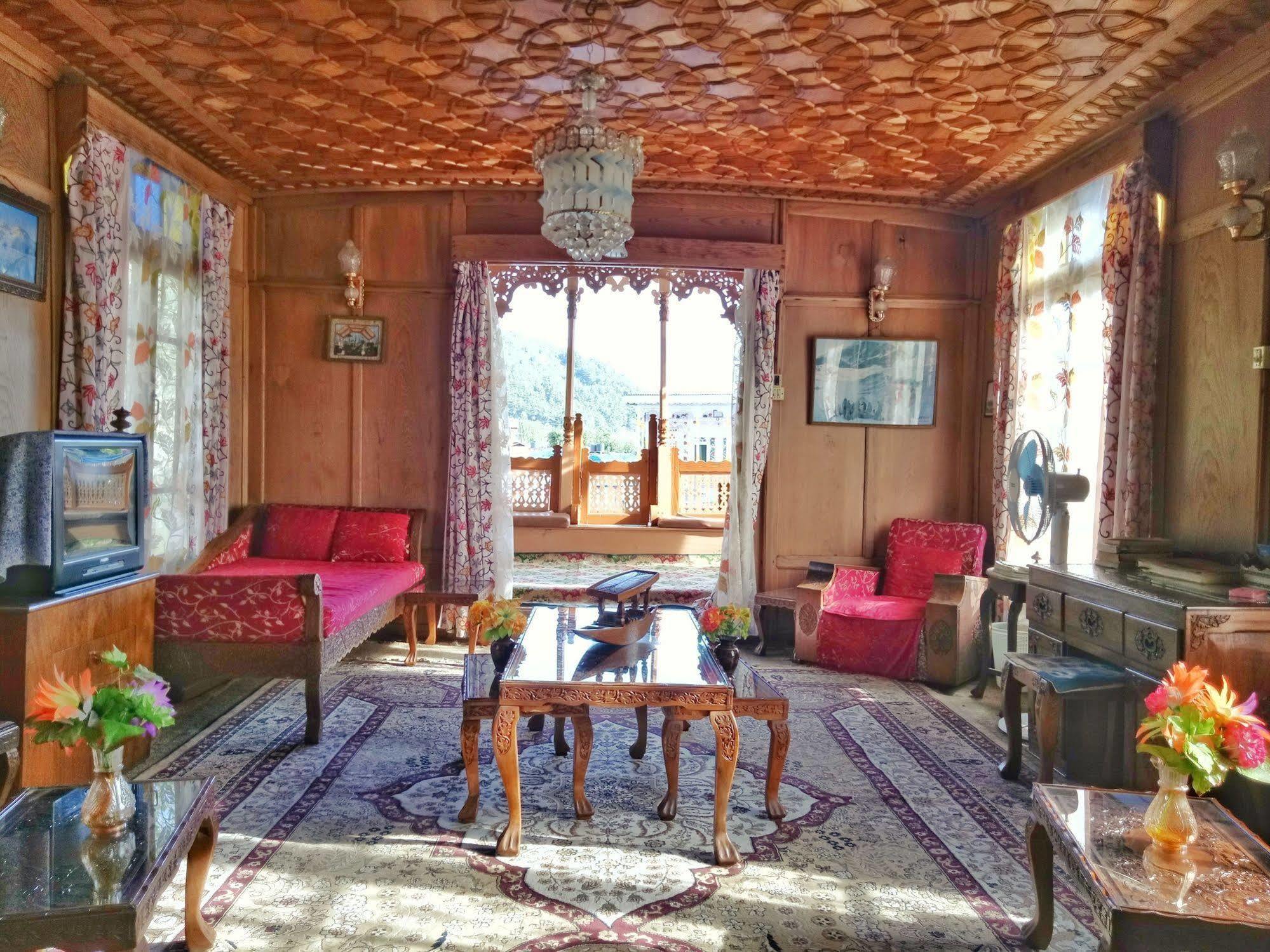 מלון Durgjan New Bul Bul Group Of Houseboats Srinagar מראה חיצוני תמונה