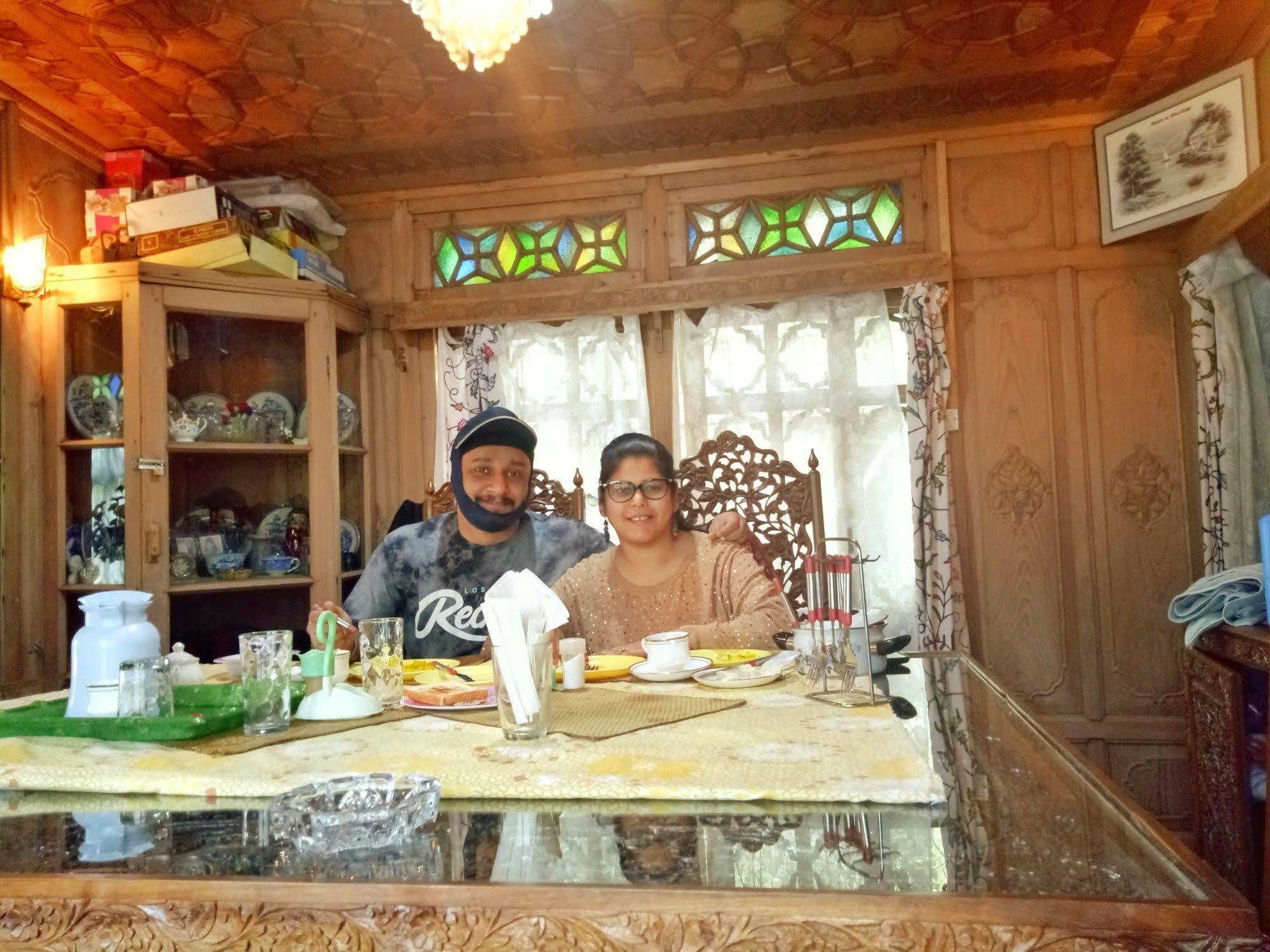 מלון Durgjan New Bul Bul Group Of Houseboats Srinagar מראה חיצוני תמונה