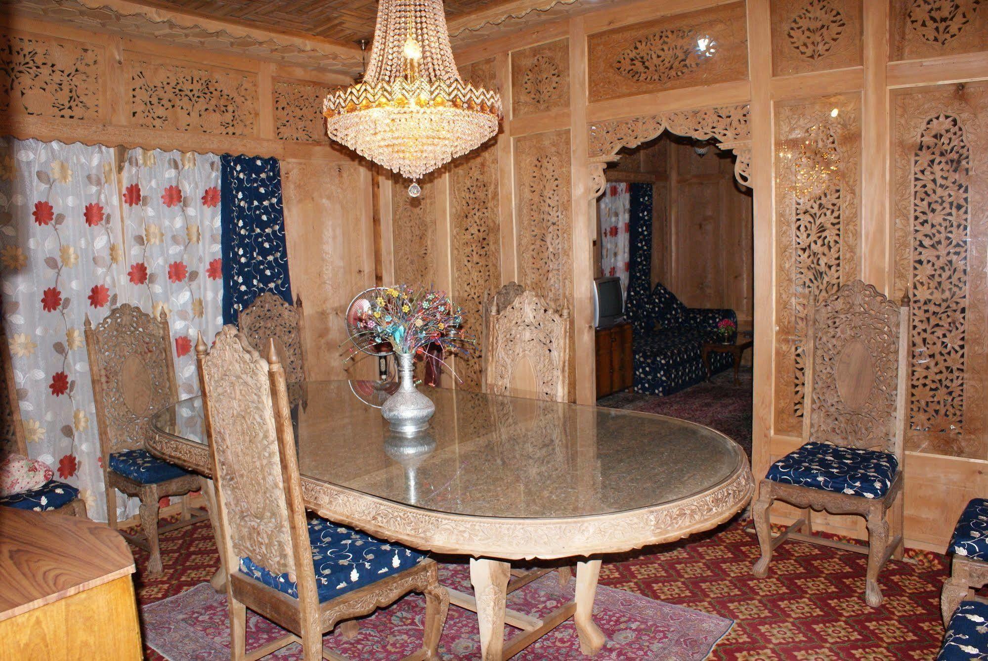 מלון Durgjan New Bul Bul Group Of Houseboats Srinagar מראה חיצוני תמונה
