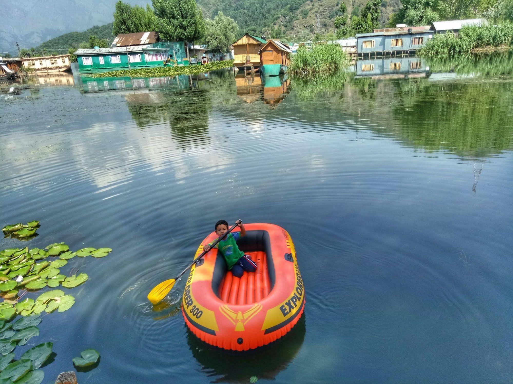 מלון Durgjan New Bul Bul Group Of Houseboats Srinagar מראה חיצוני תמונה