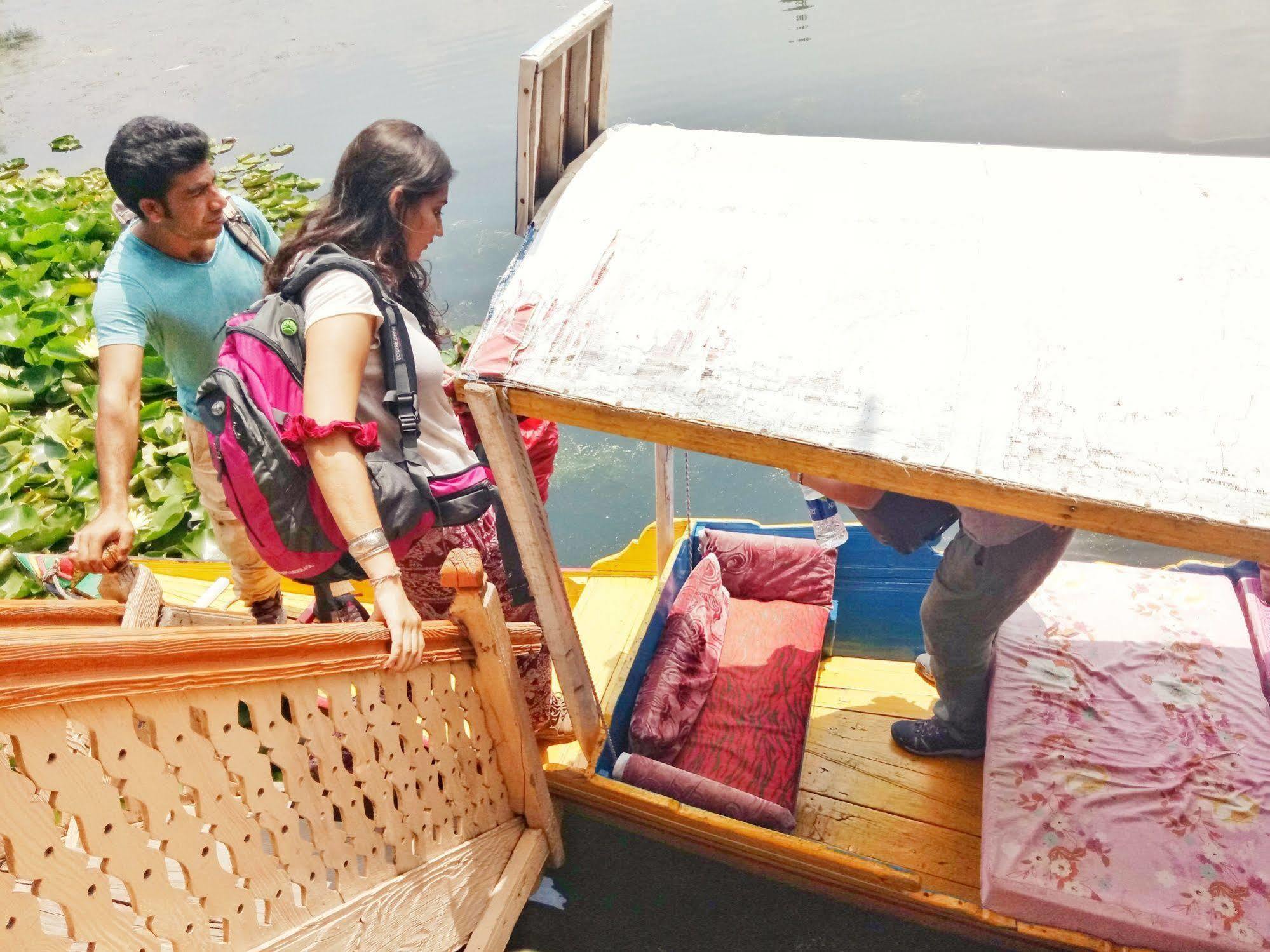 מלון Durgjan New Bul Bul Group Of Houseboats Srinagar מראה חיצוני תמונה