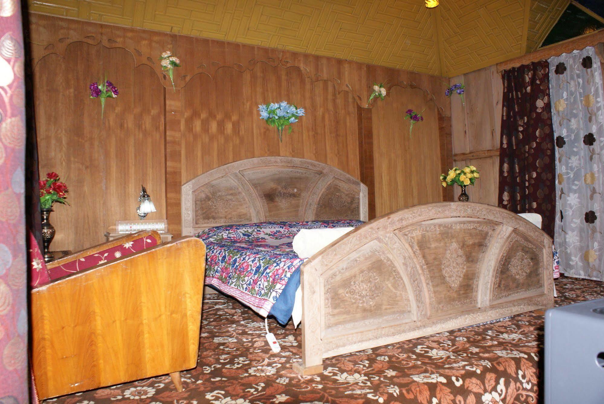 מלון Durgjan New Bul Bul Group Of Houseboats Srinagar מראה חיצוני תמונה