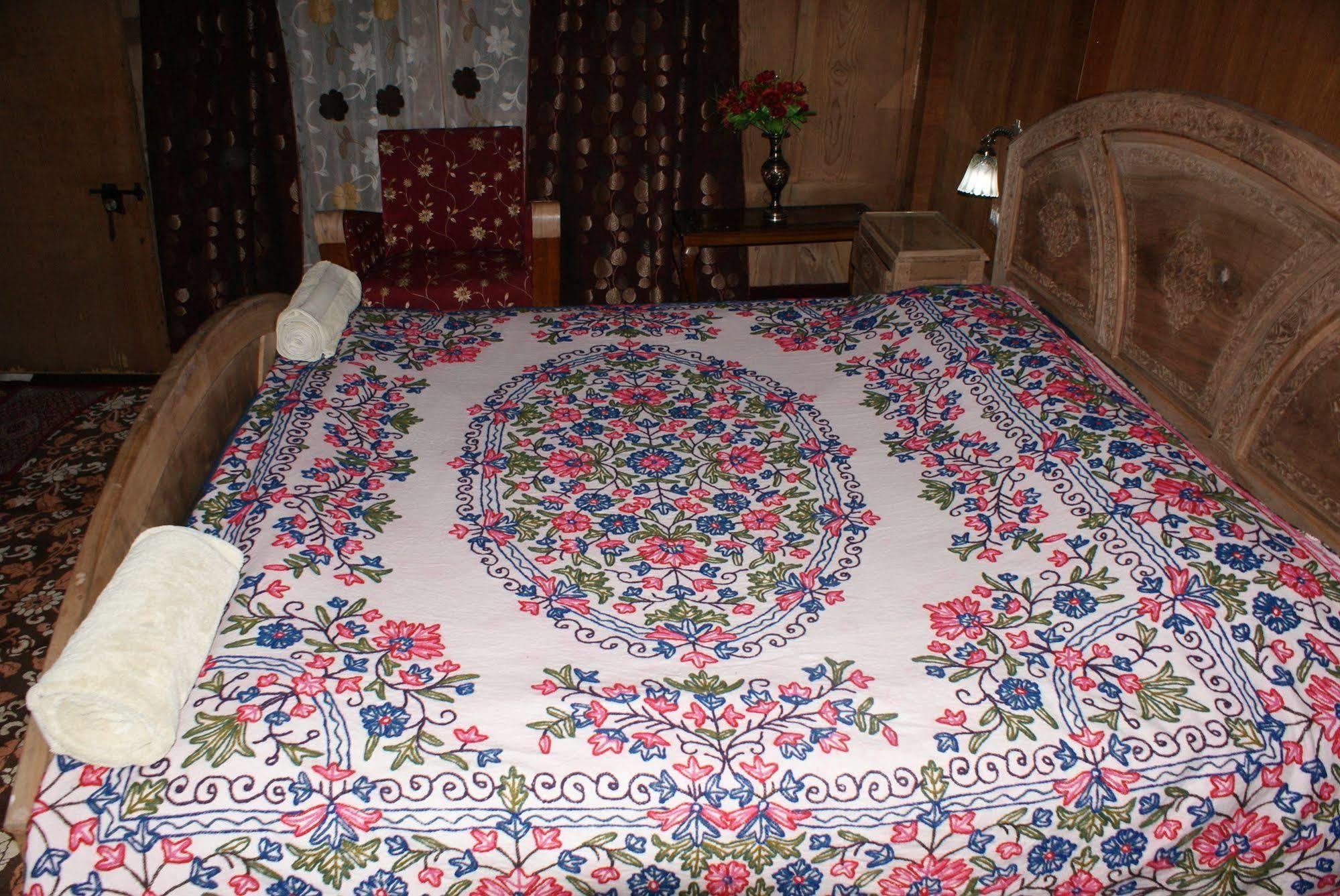 מלון Durgjan New Bul Bul Group Of Houseboats Srinagar מראה חיצוני תמונה