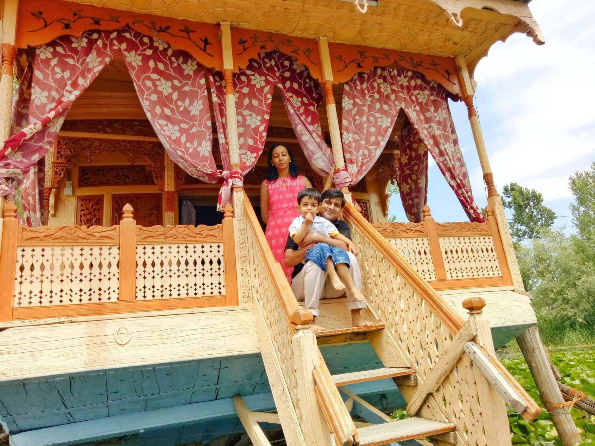 מלון Durgjan New Bul Bul Group Of Houseboats Srinagar מראה חיצוני תמונה