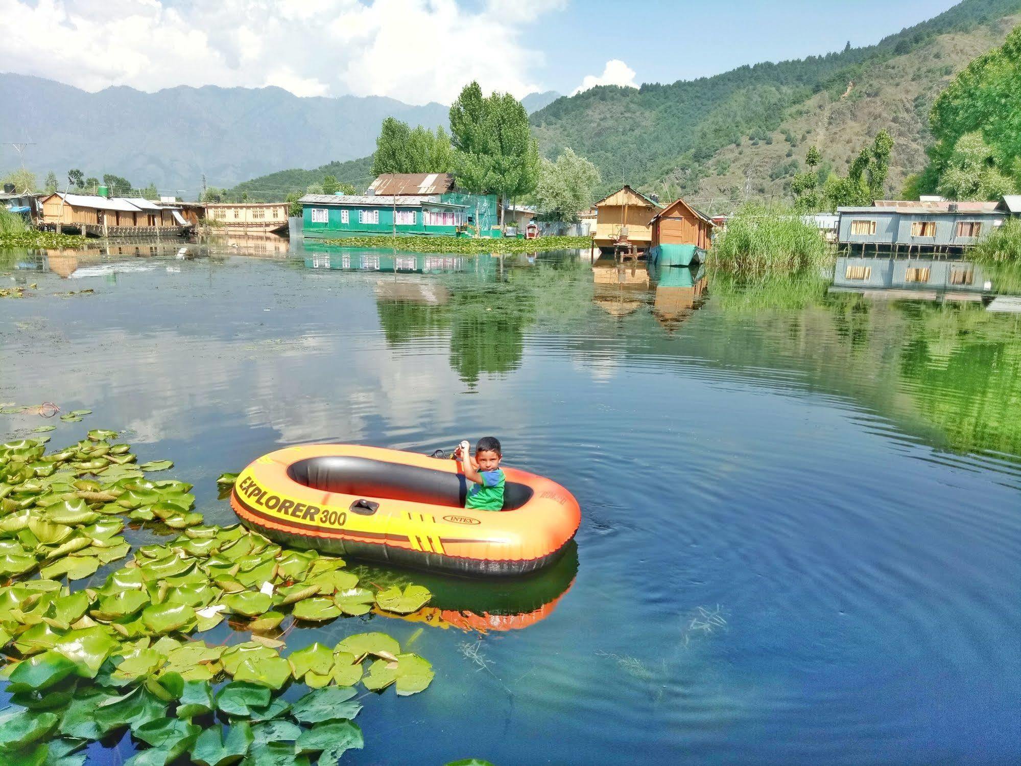 מלון Durgjan New Bul Bul Group Of Houseboats Srinagar מראה חיצוני תמונה