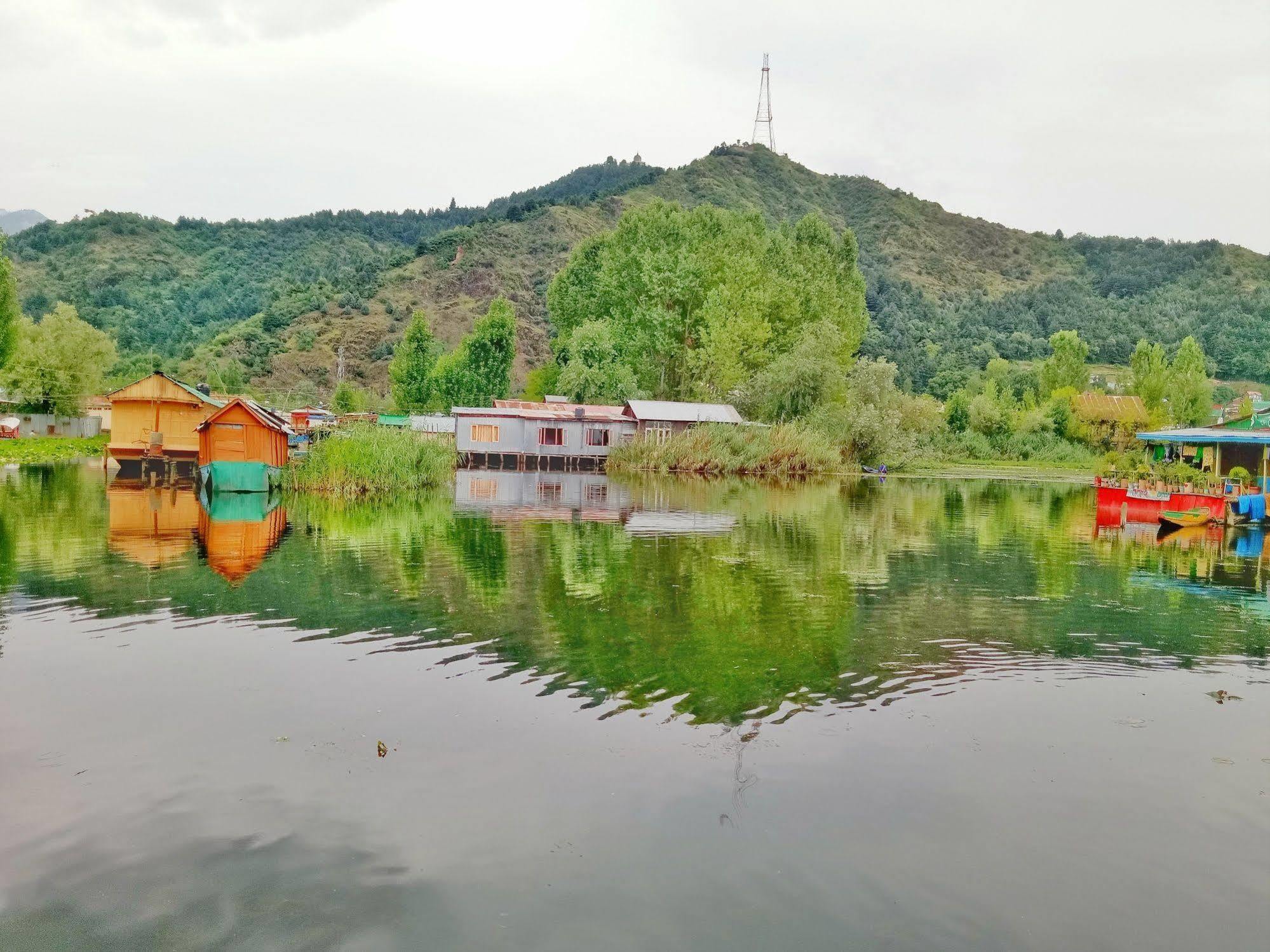 מלון Durgjan New Bul Bul Group Of Houseboats Srinagar מראה חיצוני תמונה